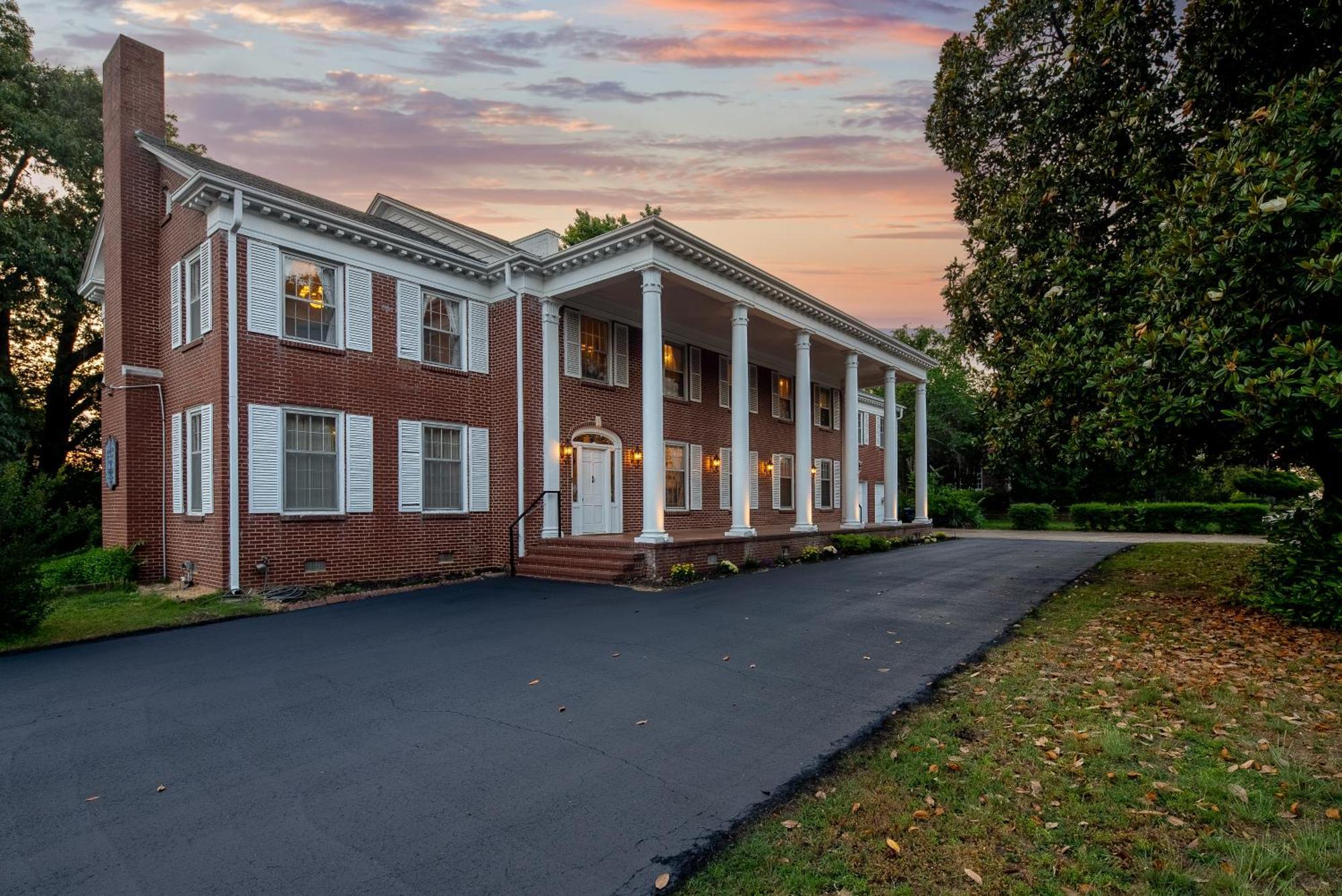 Beland Mansion-Treasured Mist Suite! Форт-Смит Экстерьер фото